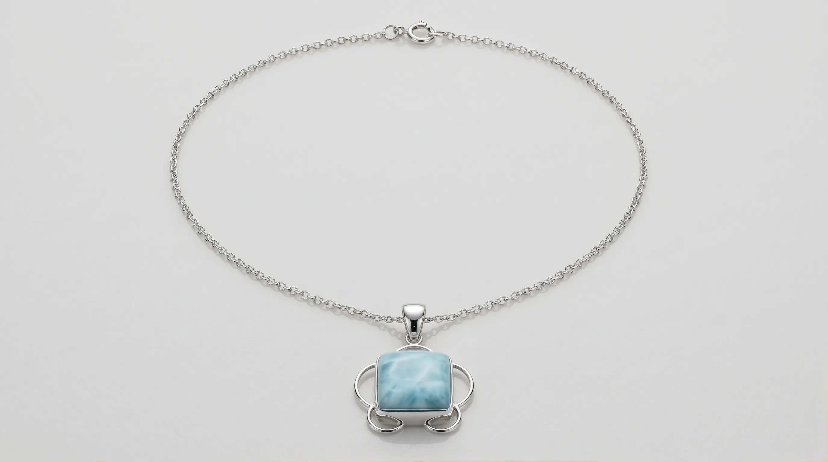 Dije Cuadrado Floral Larimar Necklace