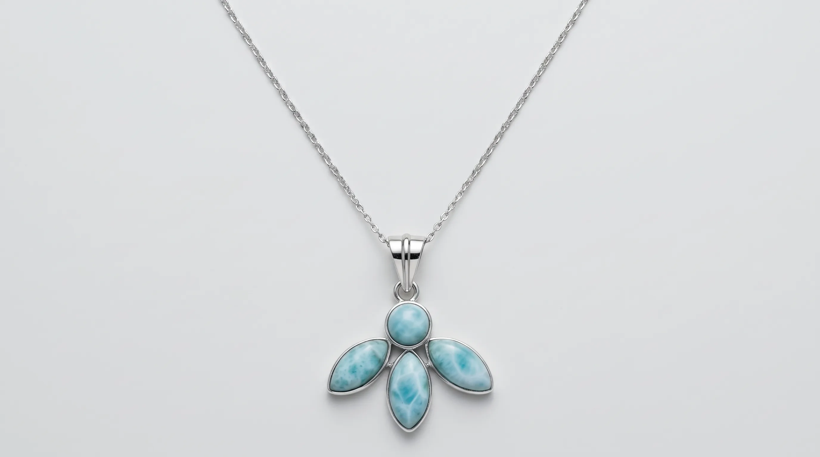 Dije Flor Larimar Necklace