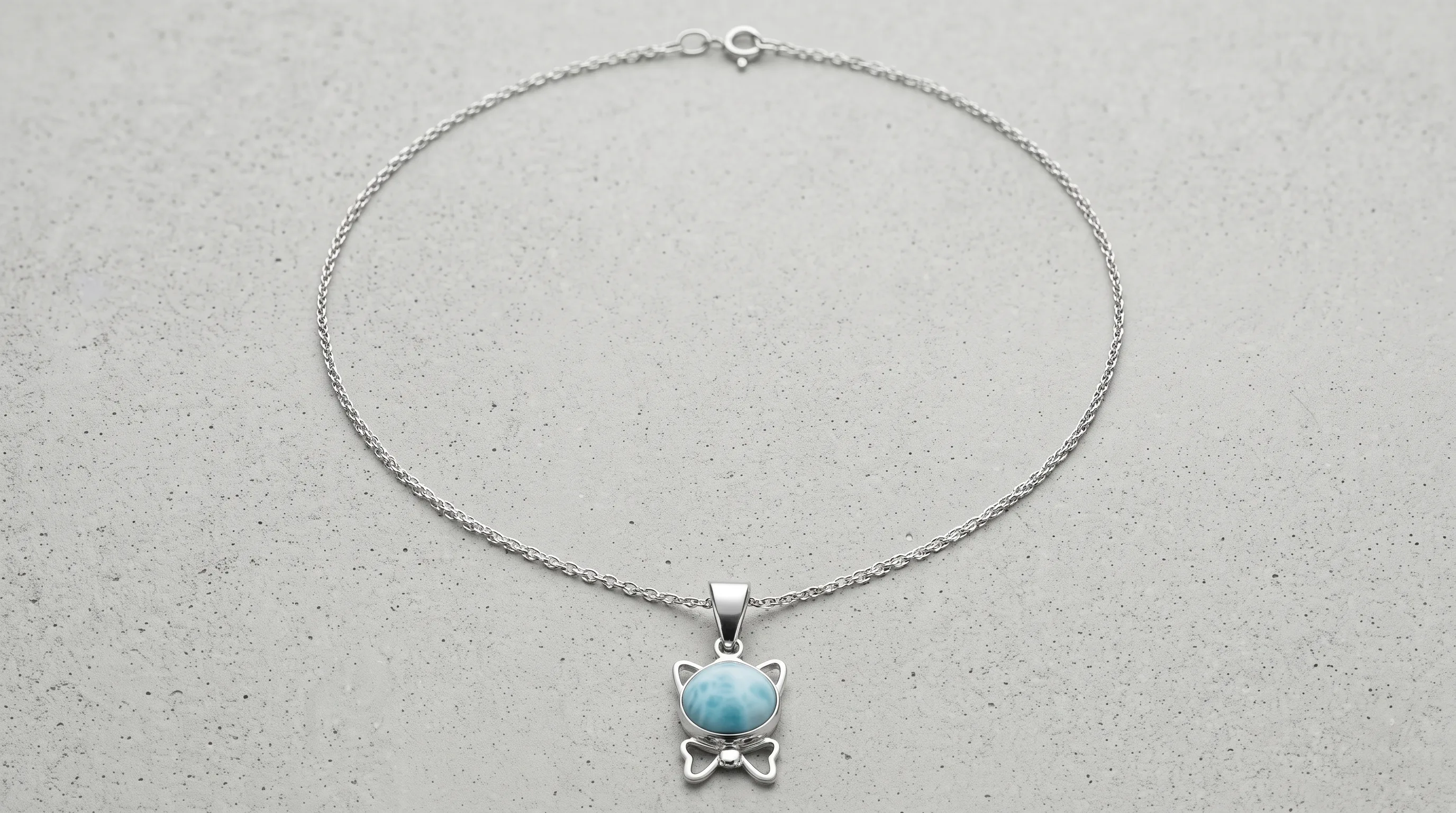 Dije Gato Larimar Necklace